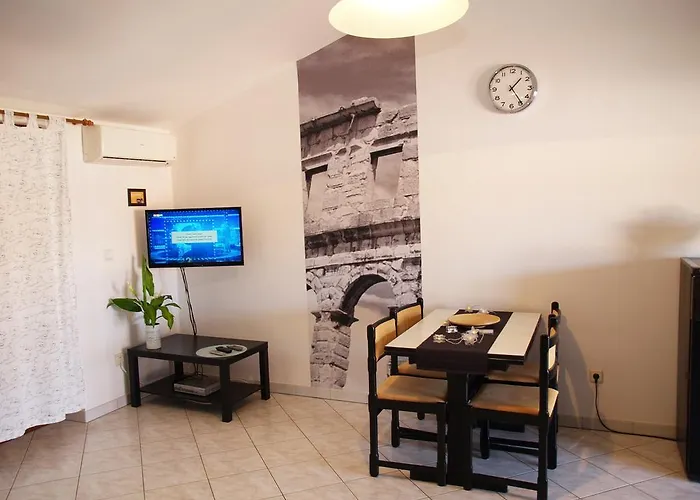 Family Friendly * Πούλα